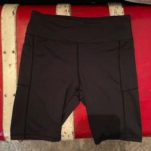 Zyia Black Bike Shorts with Side Pockets